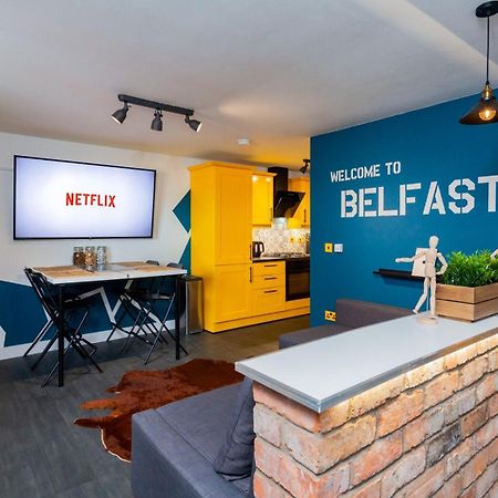 Funky City Apartment - Secure Parking - Wifi - Sleeps 6 - No Parties Belfast Extérieur photo