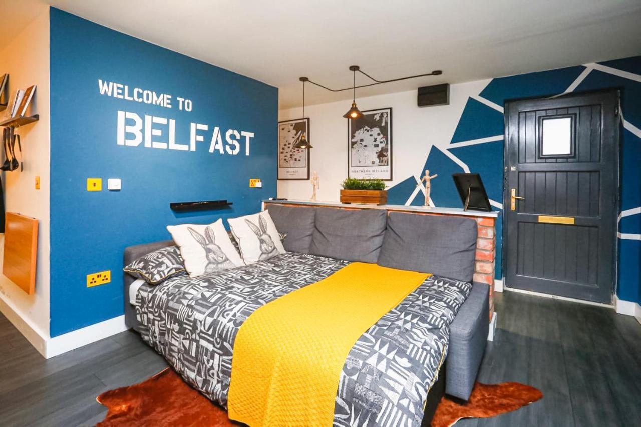 Funky City Apartment - Secure Parking - Wifi - Sleeps 6 - No Parties Belfast Extérieur photo