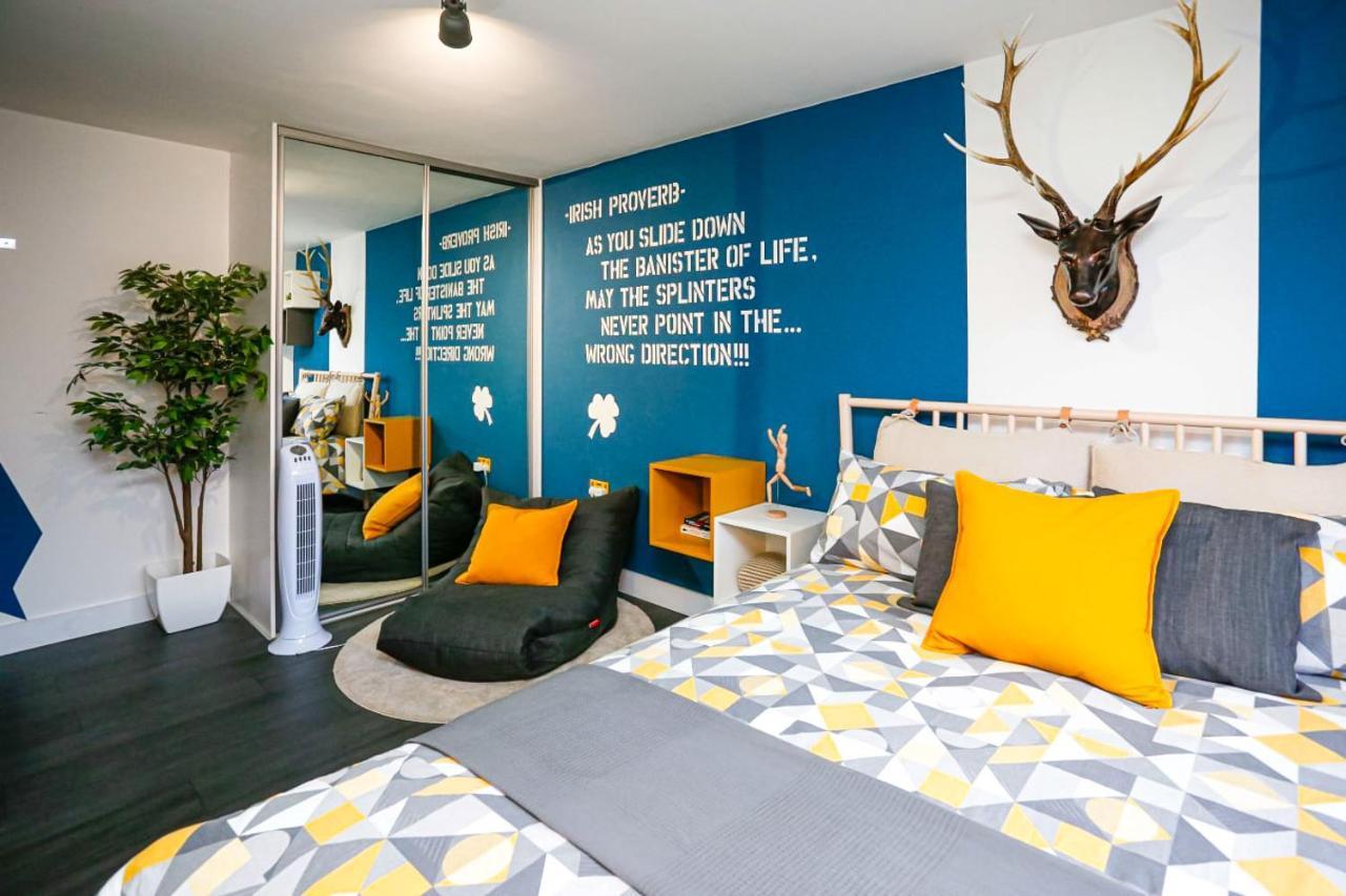 Funky City Apartment - Secure Parking - Wifi - Sleeps 6 - No Parties Belfast Extérieur photo