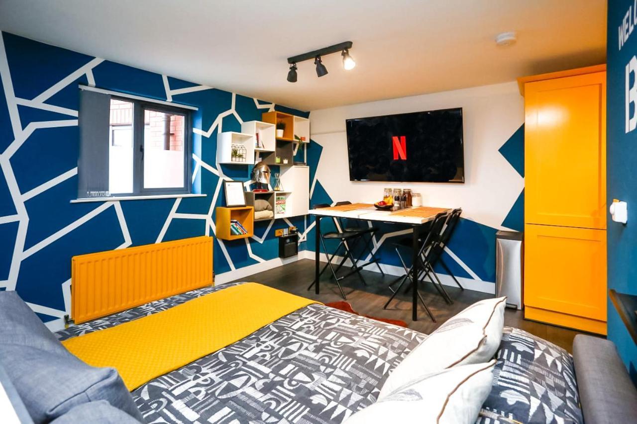 Funky City Apartment - Secure Parking - Wifi - Sleeps 6 - No Parties Belfast Extérieur photo