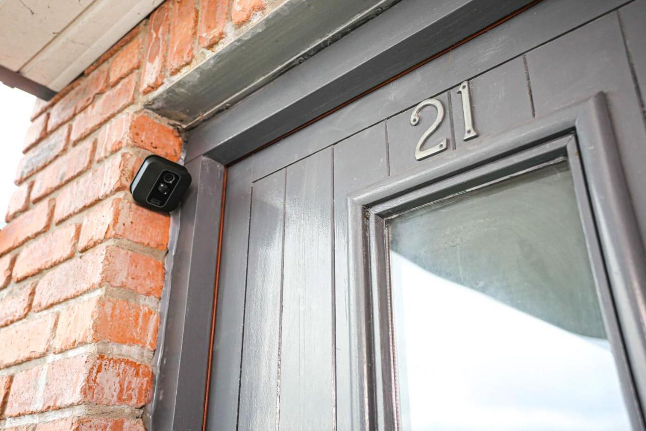 Funky City Apartment - Secure Parking - Wifi - Sleeps 6 - No Parties Belfast Extérieur photo