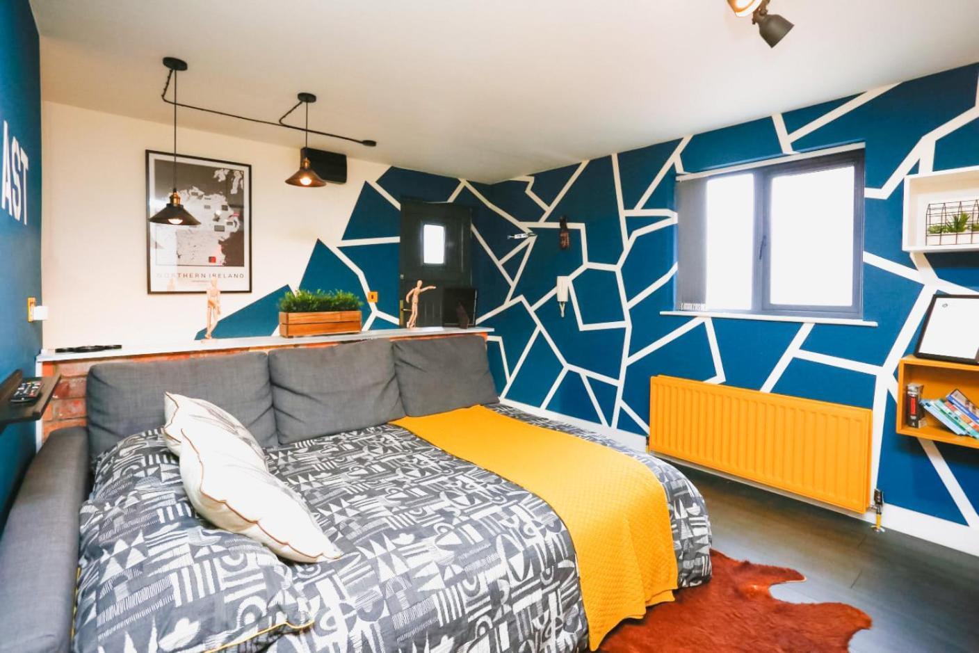 Funky City Apartment - Secure Parking - Wifi - Sleeps 6 - No Parties Belfast Extérieur photo