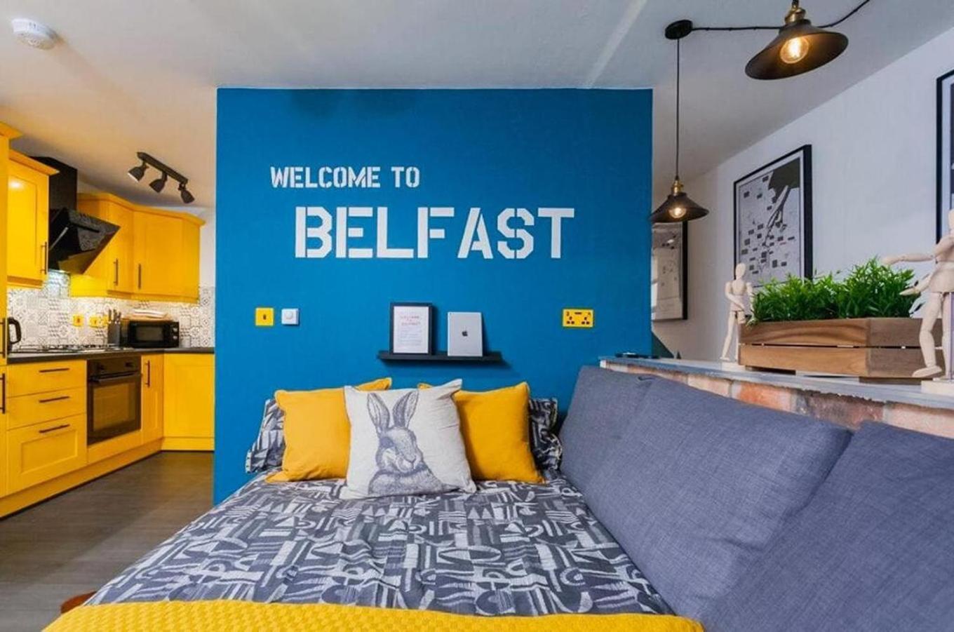Funky City Apartment - Secure Parking - Wifi - Sleeps 6 - No Parties Belfast Extérieur photo