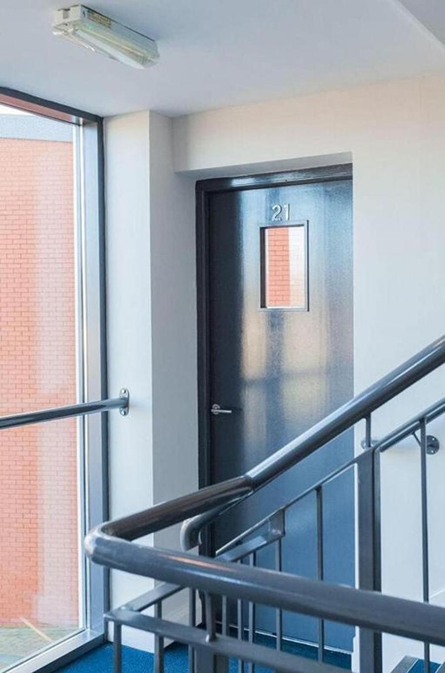Funky City Apartment - Secure Parking - Wifi - Sleeps 6 - No Parties Belfast Extérieur photo