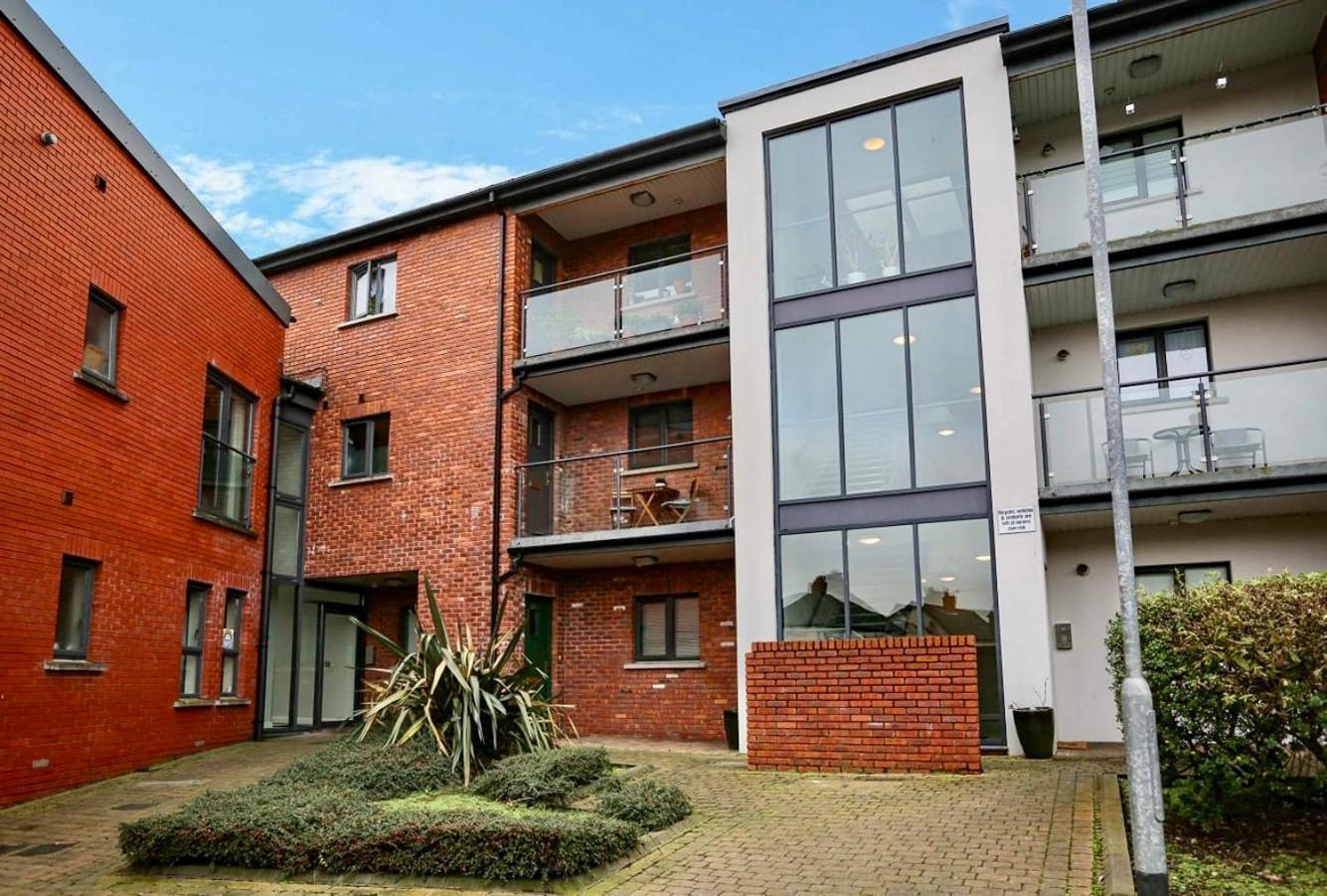 Funky City Apartment - Secure Parking - Wifi - Sleeps 6 - No Parties Belfast Extérieur photo
