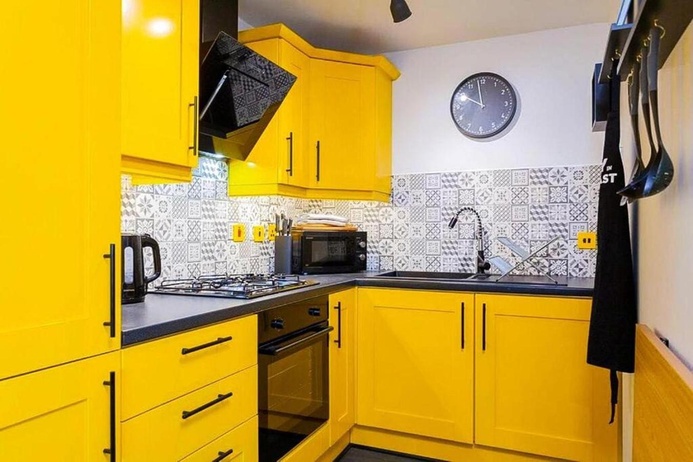 Funky City Apartment - Secure Parking - Wifi - Sleeps 6 - No Parties Belfast Extérieur photo